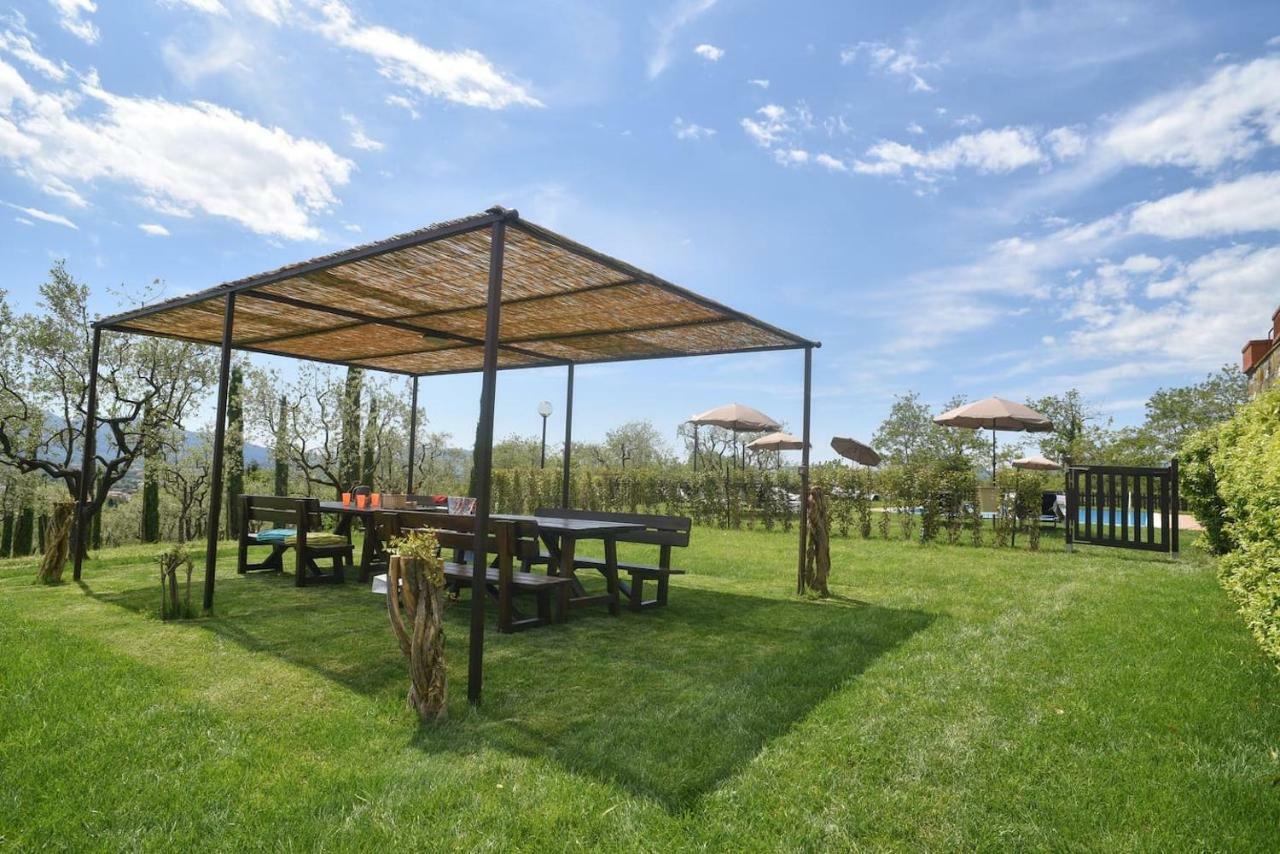 Ampio Appartamento Completamente Rinnovato Con Vista E Piscina Lucca Exterior foto